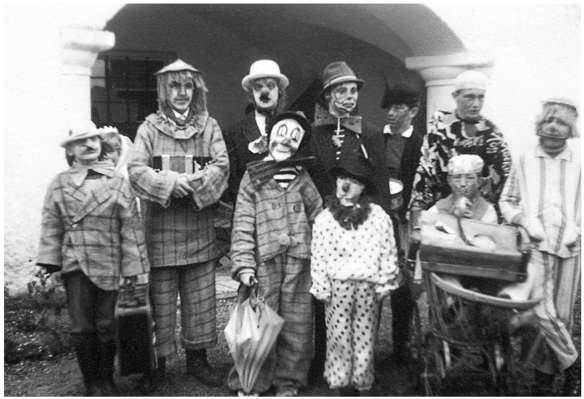 Schulkinder Volkmannsdorf, Faschingstreiben Isareck 1960er Jahre
