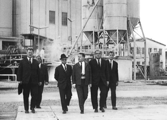 S�d Chemie, Stadtrat besichtigt die geplante Tiefbohrstelle 11.04.1968