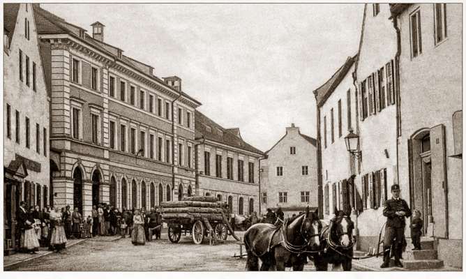 Moosburg, Poststrasse, heute Weingraben, Blick zum Gasthof Neue Post, Ausschnitt aus Postkarte um 1898