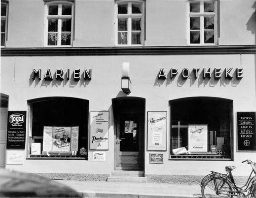 Moosburg Weingraben Haus Nr 9, Marien-Apotheke, 1950