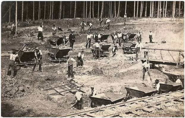 Moosburg, S�d Chemie, viel Handarbeit beim Tonerde Tagebau der 1930er Jahre