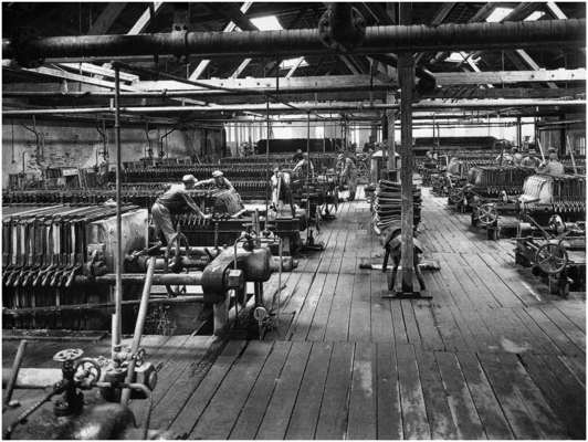 Gro�e Filterpressenanlage im Werk Moosburg in den fr�hen 1950ern