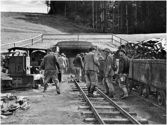 1956 - Einfahrt Bentonit Grube Oberpriel