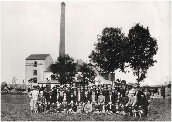 Mai 1913, Tonwerk Moosburg von A. und M. Ostenrieder mit Belegschaft