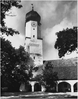 Schlo� Isareck, Schlo�hof mit Turm