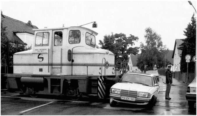7. Juli 1990, am unbeschrankten Bahn�bergang Steinbockstrasse, S�d Chemie Lok gegen PKW