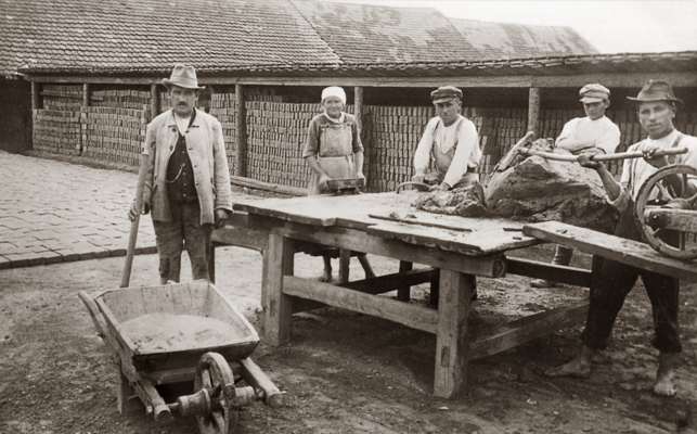 In der Ziegelei von Fritz Kohn in Zieglberg - in den 1930ern
