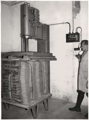 4. April 1966 Werk V Meister Rackitsch, Papiersackfertigung f�r Werk Kehlheim