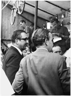 31. Juli 1965 - S�d Chemie Sommerfest, vor dem Losstand