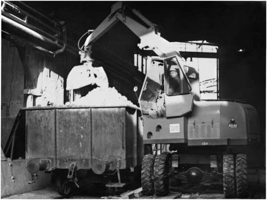 8. Dezember 1964, Entladen von Tonerde mit einem Atlas-Bagger f�r Geko III