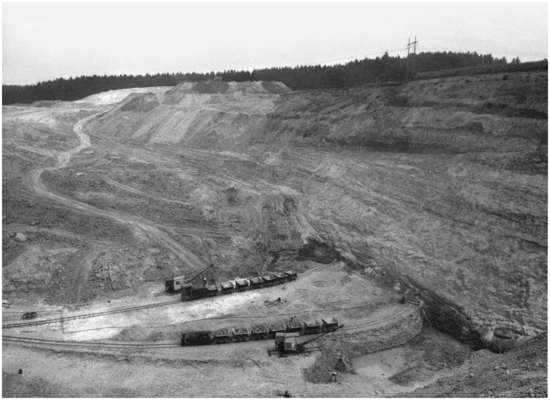 16.06.1966 - Abbau von Tonerde im Tagebau