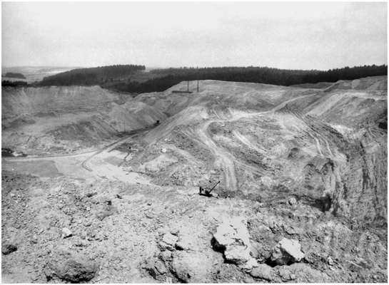 16.06.1966 - Abbau von Tonerde im Tagebau