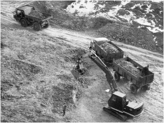 09.02.1968 - Abbau von Bentoniten mit modernen Maschinen im Tagebau