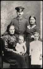B�rgermeister von Volkmannsdorf Simon Schnaitl (*1894 †1978) als Soldat mit Familie