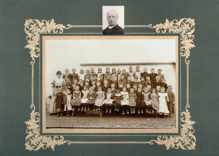 A. Beilhack, Pfarrer in Volkmannsdorf von 1905 bis 1910 und Schulklasse
