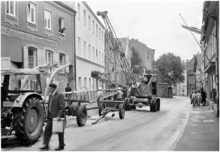 Moosburg Weingraben, 20.06.1968, Baukran wird aufgestellt