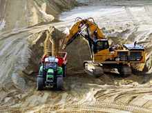 Tagebau in Volkenschwand, im Einsatz Gro�ger�t CAT 385C FS