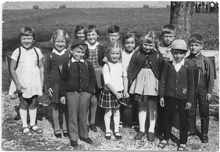 Volkmannsdorf 1965, Klassenfoto der ersten Klasse mit Anneliese Steiger