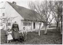 Volkmannsdorferau Barbara Braun mit Kindern Georg und Franziska