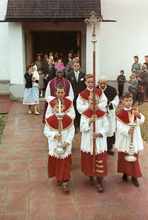 1963 Erzbischof Marc Gopu aus Hyderabad vor der Volkmannsdorfer Kirche