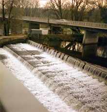 Br�cke von 1955, mit Holzst�tzen unter den Pfeilern, 1986