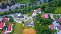 Kirche und Pfarrhof Volkmannsdorf, Luftaufnahme 07-2017