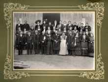Hochzeitsgesellschaft, Volkmannsdorf, vor dem Ligeder-Stadl, um 1910