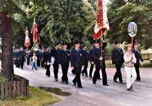 Kirchenzug vom Feuerwehrhaus in Volkmannsdorf zum Sportplatz Wang