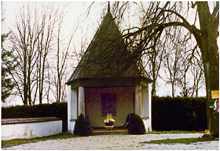 Kriegerdenkmal neben der Pfarrkirche Volkmannsdorf