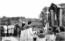 1961 - Pater Theodor Gramlich weiht den Br�ckenheiligen