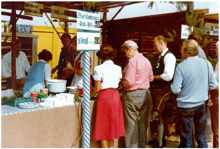 Andrang am Brotzeitstand 1981