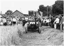 Ernte anno dazumal, mit dem Traktor