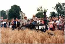Ernte anno dazumal, mit dem Traktor