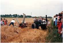 Ernte anno dazumal, mit dem Traktor