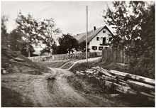 Volkmannsdorf Lehrerbauer um 1955, links geht’s zum Bauer am Berg