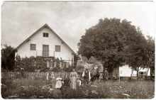 Volkmannsdorf Lehrerbauer um 1939, in der Mitte Ursula und Martin Kratzer
