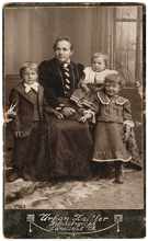 Volkmannsdorf Georg, Anton, Anna und Mutter Ursula Kratzer