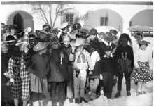 Schulkinder Volkmannsdorf, Faschingstreiben Isareck 1960er Jahre