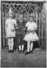 Schulkinder Volkmannsdorf, auf dem Weg nach Isareck 1960er Jahre