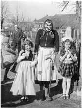 Schulkinder Volkmannsdorf, auf dem Weg nach Isareck 1960er Jahre