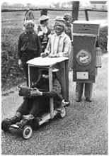 Schulkinder Volkmannsdorf, auf dem Weg nach Isareck 1960er Jahre