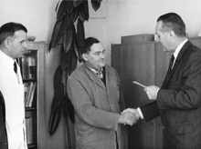 21. November 1967 Dr, Franz �berreicht Herrn Waser f�r einen Verbesserungsvorschlag eine Geldpr�mie