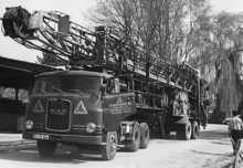 Moosburg S�d Chemie, 17.04.1968 der Bohrturm f�r die Tiefbohrstelle trifft ein