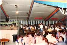 Dorffest 1984 - das Bierzelt ist gut gefüllt