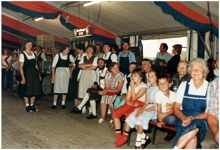 Dorffest 1984 - alle schauen aufmerksam zu