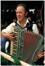 Gute Laune im Bierzelt und bei den Darbietungen