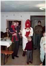 04.12.1970 Nikolausfeier mit Kinderbescherung im voll besetzten Saal des Gasthaus Schnaitl