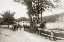 Hof-/Weg Kapelle vor dem Gasthof Sempt, um 1920