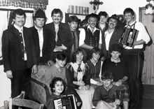 1982 Theatergruppe der FFrw. Wang: Eine tolle Truppe „Drei Wildkatzen“