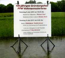 Hinweistafel 100j�hriges Gr�ndungsfest Freiwillige Feuerwehr Volkmannsdorferau 8./9. Juni 2013